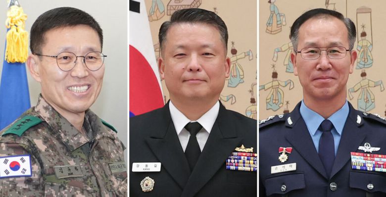 왼쪽부터 육군총장에 내정된 김규하 미사일전략사령관과 해군총장에 내정된 강동길 합참 군사지원본부장, 공군총장에 내정된 손석락 공군 교육사령관. 연합뉴스