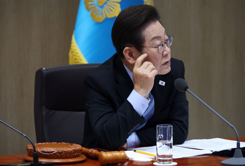 이재명 대통령이 2일 용산 대통령실에서 국무회의를 주재하고 있다. 연합뉴스