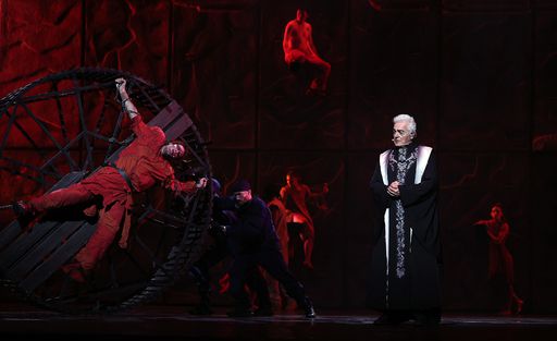 뮤지컬 ‘노트르담 드 파리’에서 열연 중인 다니엘 라부아.  뉴스1