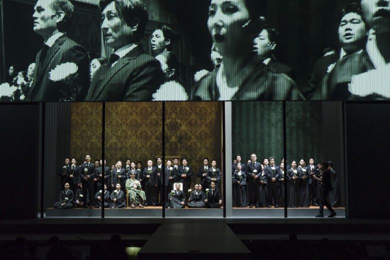 스테디캠으로 촬영한 실시간 영상을 적극 활용한 ‘심청’의 한 장면. 국립극장 제공