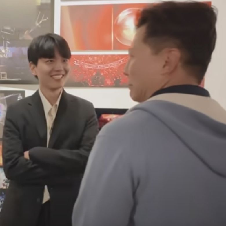 손지창(오른쪽)과 그의 첫째 아들. 유튜브 채널 ‘오연수’ 캡처