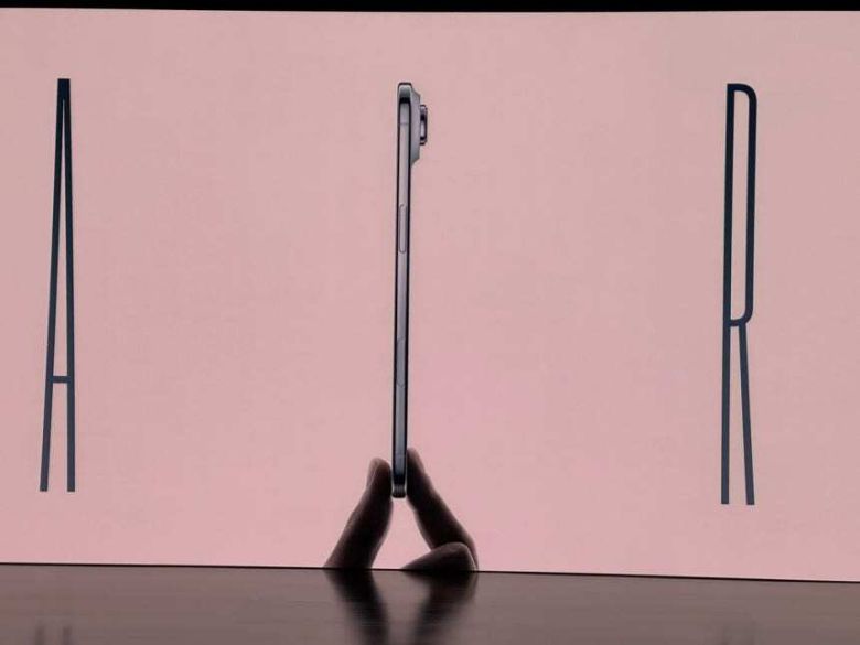 역대 가장 얇은 애플 스마트폰 '아이폰 에어'. 연합뉴스