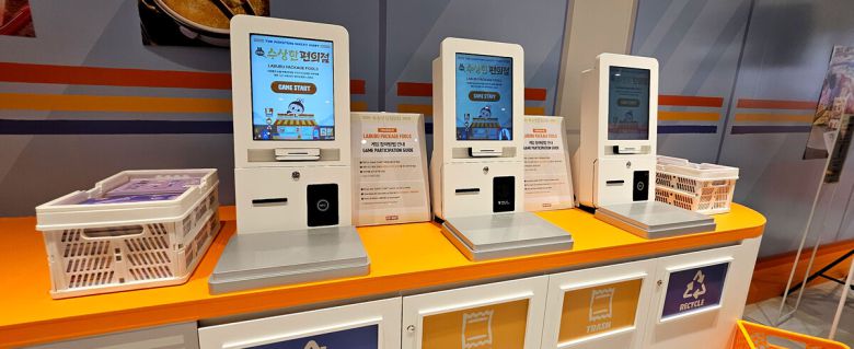 행자장에는 편의점을 배경으로 한 포토존에서 인증샷을 남기는 수상한 편의점 점장 체험기, 제한 시간 내 편의점에 몰래 숨은 라부부 찾기 미니 게임 등 다양한 체험프로그램이 마련됐다. 박윤희 기자