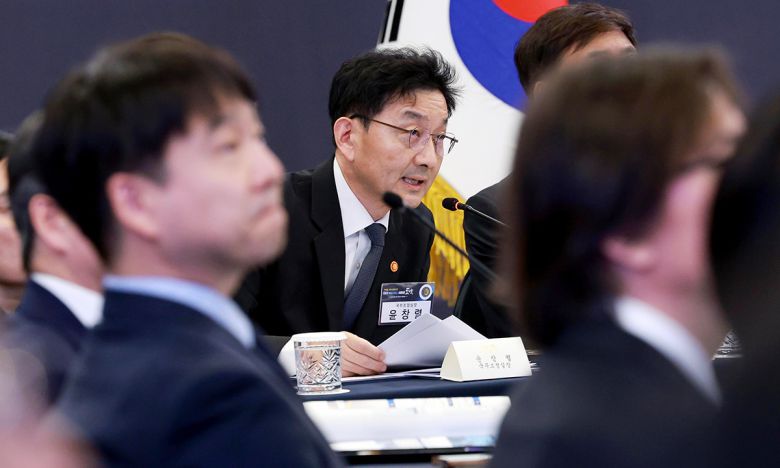 윤창렬 국무조정실장이 15일 서울 성북구 한국과학기술연구원(KIST)에서 열린 제1차 핵심규제 합리화 전략회의에서 신산업 핵심 규제 합리화 방향에 대해 발표하고 있다. 대통령실통신사진기자단