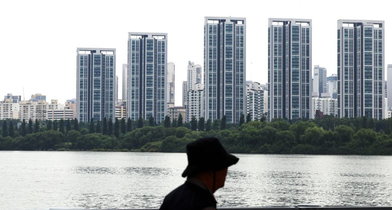 서울 잠수교에서 바라본 아파트 단지의 모습. 뉴시스