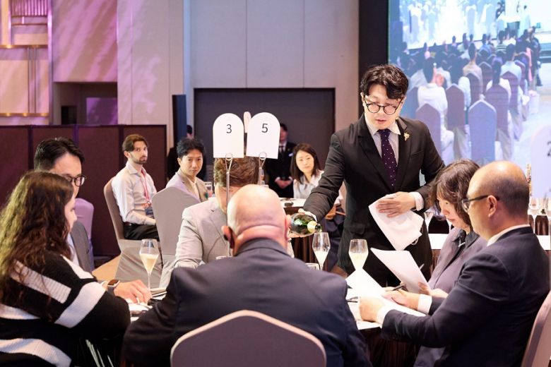 2025 한국 소믈리에 대회 결선 스파클링 와인 서비스. 홉스코치 코리아 제공