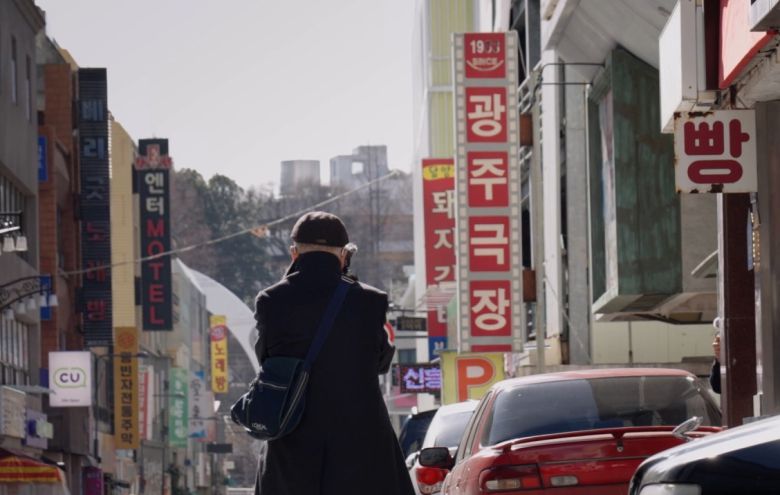 올해 88세인 김동호 전 부산국제영화제 집행위원장의 장편영화 감독 데뷔작 ‘미스터 김, 영화관에 가다’의 한 장면. SNS 캡처