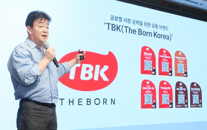 지난 3일 서울 장충동 신라호텔에서 진행된 더본코리아 TBK 글로벌 B2B 소스 론칭 기자간담회에서 백종원 대표가 발언하고 있다. 더본코리아 제공