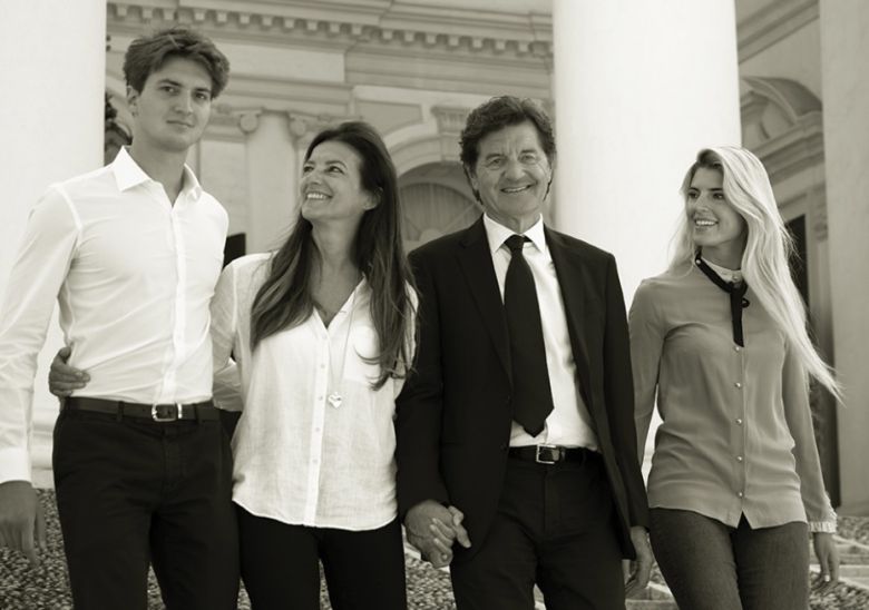 빌라 산디 오너 지안카르롤 모레티 플레카토(오른쪽 두 번때) 패밀리. 홈페이지