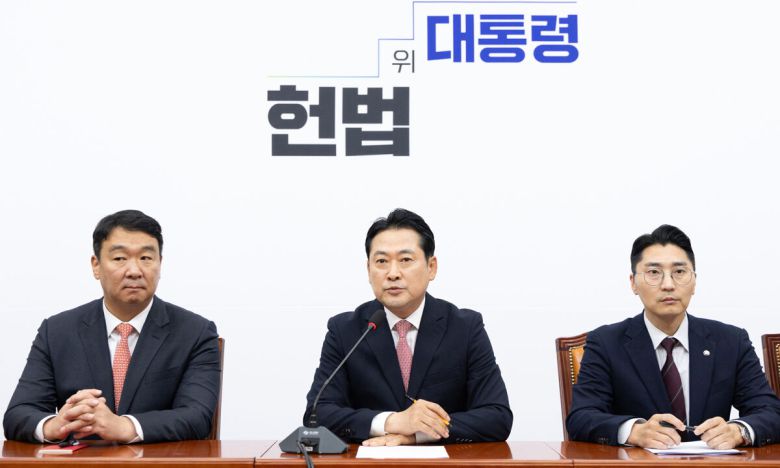 장동혁 국민의힘 대표가 9일 서울 여의도 국회에서 열린 기자간담회에서 모두발언하고 있다. 뉴스1