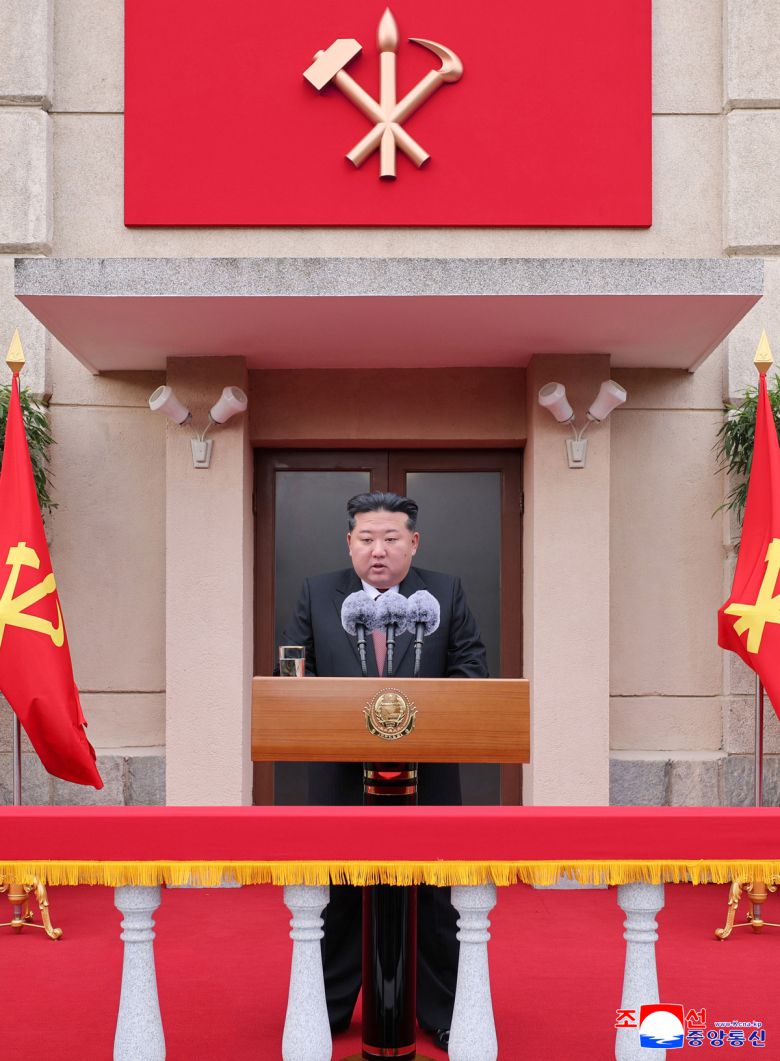 김정은 북한 국무위원장은 노동당 창건 80주년 기념일(10월 10일)을 앞둔 8일 평양 해방산거리에 있는 당창건사적관을 찾아 연설했다고 조선중앙통신이 9일 보도했다.평양 조선중앙통신=연합뉴스