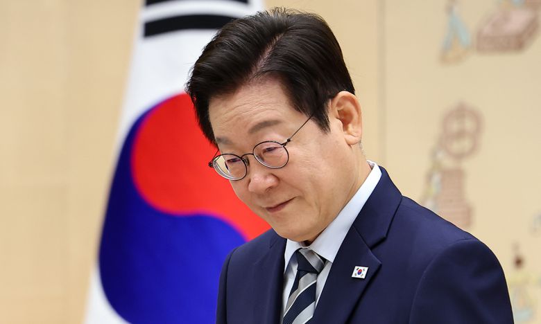 이재명 대통령이 9월 29일 용산 대통령실에서 주한대사 신임장 제정식이 끝난 뒤 환담장으로 이동하고 있다. 연합뉴스