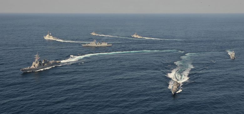 한·미 해군 함정들이 함께 기동훈련을 실시하고 있다. 세계일보 자료사진