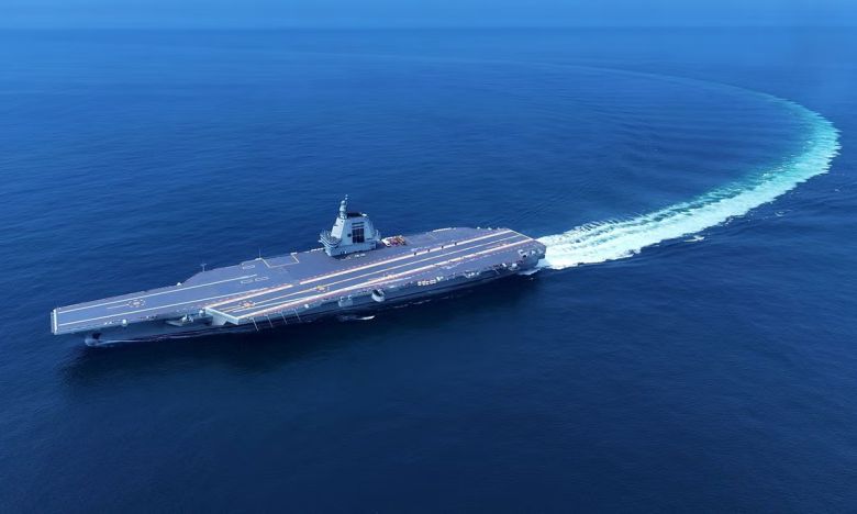 중국 해군 항공모함 푸젠함이 시험항해를 하고 있다. 중국 국방부 제공