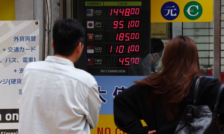 지난 12일 서울 시내 한 환전소에 환율이 표시돼 있다. 연합뉴스