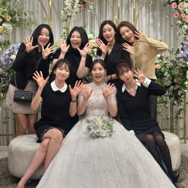 노을 결혼식에 참석한 레인보우 멤버들. 노을 인스타그램 캡처