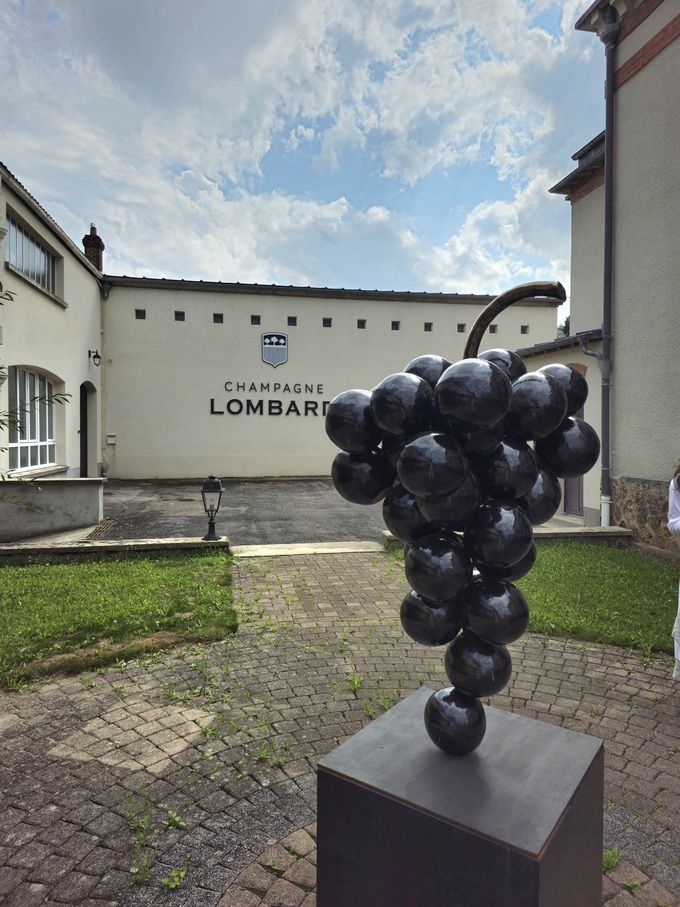 롬바흐 하우스 입구 포도 조형물. 최현태 기자