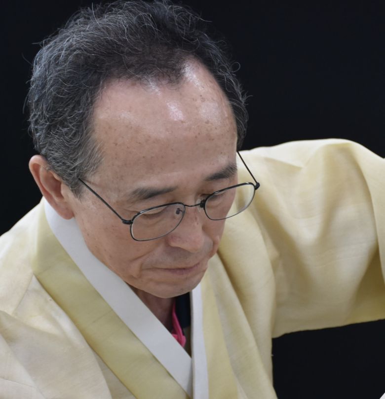 한글의 멋을 담은 K서예의 주역, 푸른돌(翠石) 송하진 작가.