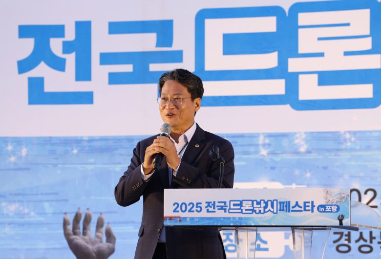 배진석 경북도의회 부의장이 축사를 하고 있다.