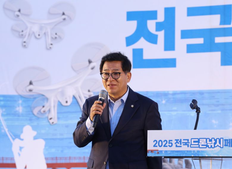 이상휘 국회의원이 축사를 하고 있다.