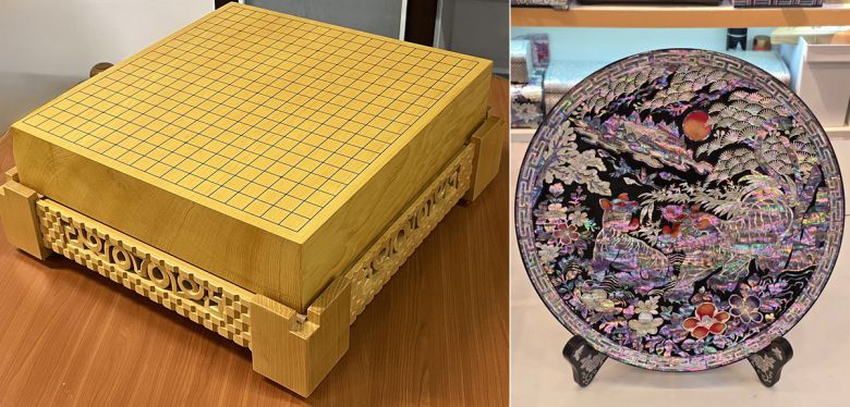 이재명 대통령이 시진핑 중국 국가주석과 회담을 맞아 선물로 준비한 ‘본비자 바둑판’(왼쪽)과 ‘나전칠기 자개원형쟁반’. 대통령실 제공