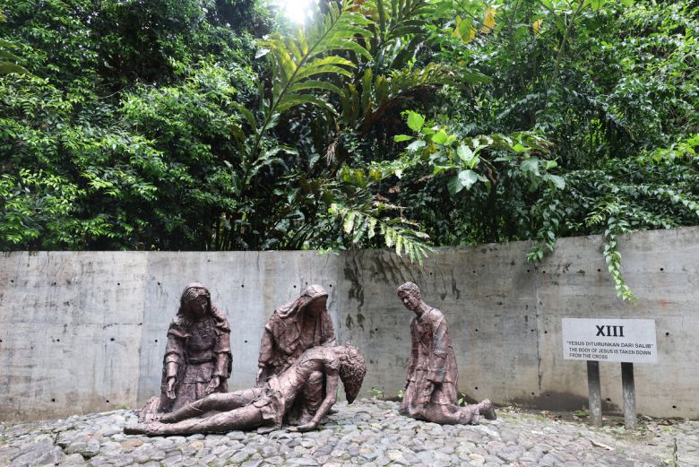 토모혼(Tomohon) '예수 고난의 길' 조형 트레킹코스