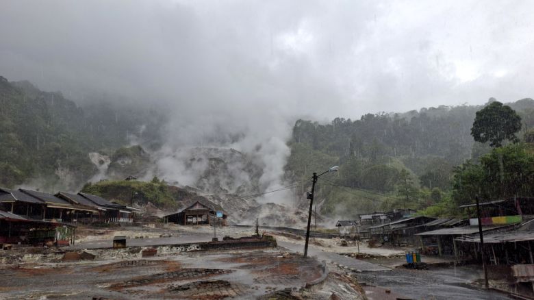 마나도 토모혼 트레킹