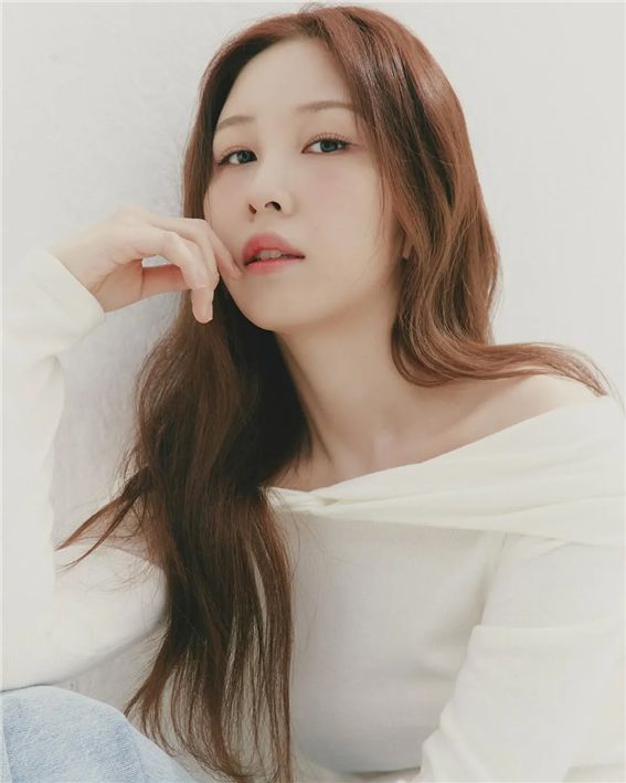 싱어송라이터 권진아. 안테나뮤직