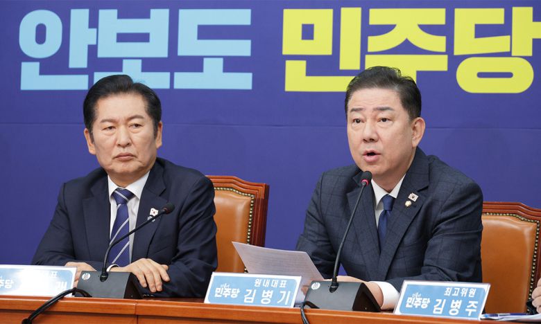 김병기 더불어민주당 원내대표가 12일 서울 여의도 국회에서 열린 최고위원회의에서 발언하고 있다. 뉴스1