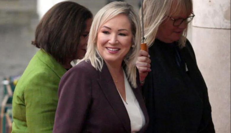 영국령 북아일랜드 자치 정부의 미셸 오닐 총리(가운데)가 11일(현지시간) 캐서린 코널리 신임 아일랜드 대통령의 취임식에 참석하고 있다. BBC 홈페이지 캡처