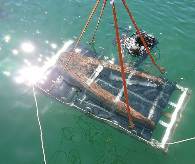 원나라 함선에서 사용된 닻 인양 장면