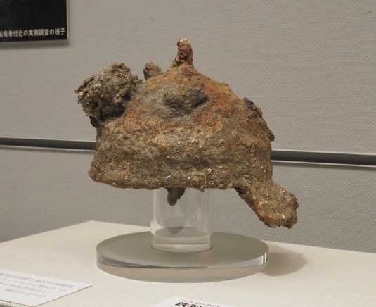 원나라 침몰선과 함께 발굴된 투구