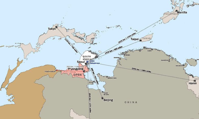 지도 뒤집으니… 한국이 중심축 제이비어 브런슨 주한미군사령관 겸 한미연합군사령관은 동북아 안보에서 한반도가 전략적 허브임을 강조하며 제시한 지도. 브런슨 사령관은 동북아시아를 뒤집은 이 지도가 한반도 내 전력이 중국, 러시아를 억제할 수 있는 실질적 수단이자 동북아 안정의 핵심기반을 이루는 요소라는 것을 보여준다고 설명했다. 주한미군 제공
