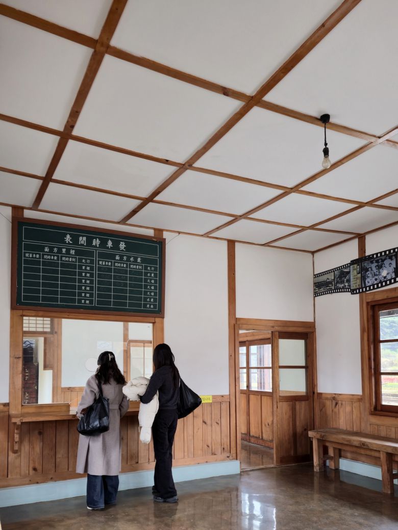 서도역 대합실.