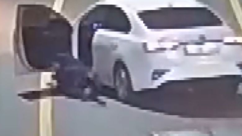 지난 14일 오전 1시15분쯤 대전 유성구 관평동 인근 도로에서 대리운전 기사가 차량에 매달려 있는 모습. YTN 보도화면 캡처