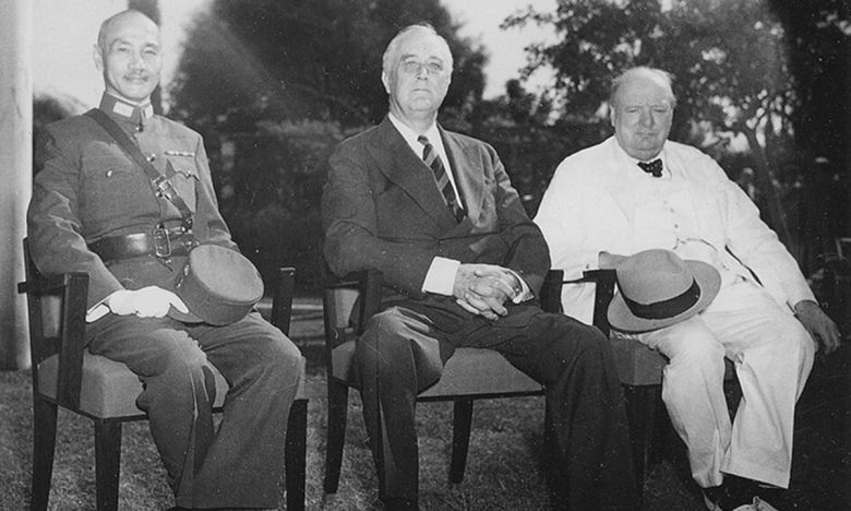 1943년 11월25일 카이로 회담에서의 장제스(왼쪽부터), 루스벨트 그리고 처칠.