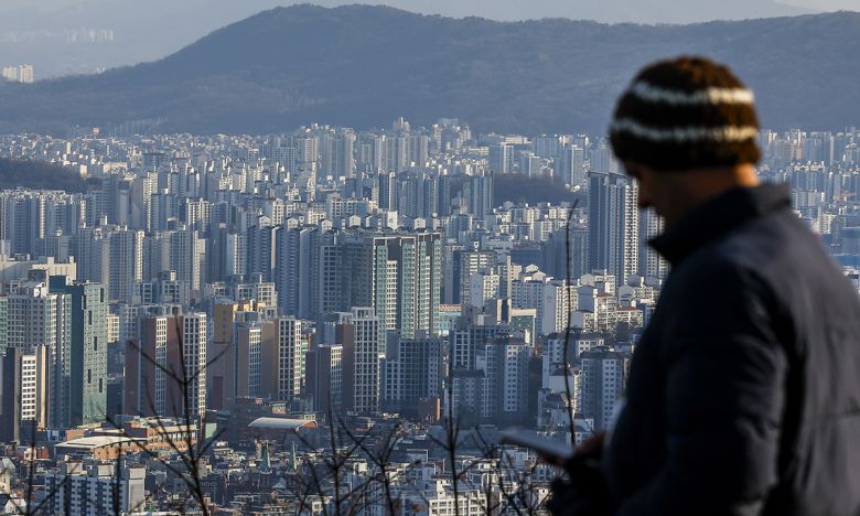 서울 중구 남산에서 시내 아파트가 보이고 있다. 뉴시스