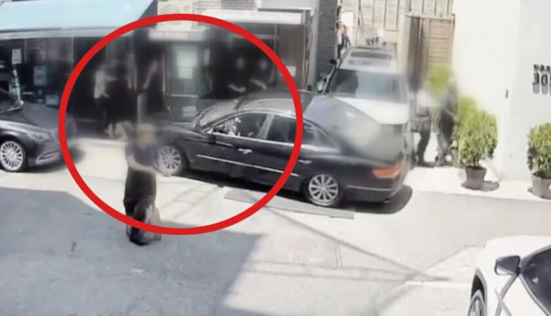 지난 6월12일 서울 강남구 논현동의 한 냉면 가게로 차량이 돌진하는 모습. 사진=채널A 보도화면 캡처