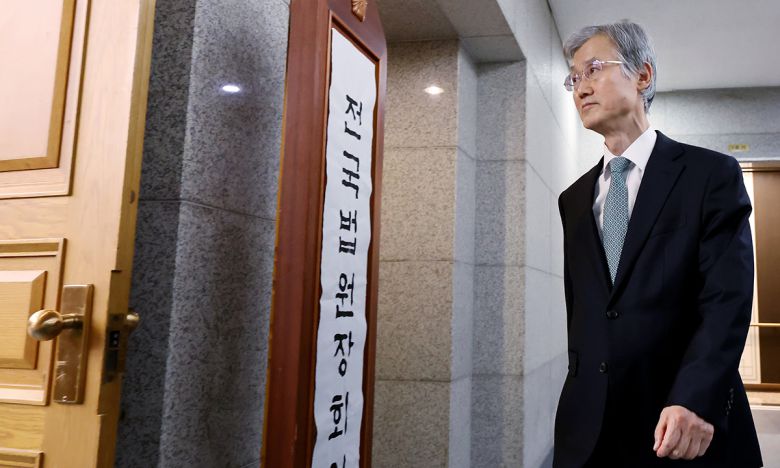 조희대 대법원장이 5일 서울 서초구 대법원에서 열린 전국 법원장 정례회의에 참석하고 있다. 뉴시스