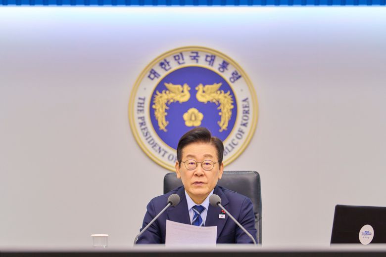 이재명 대통령이 4일 서울 용산 대통령실 청사에서 열린 수석보좌관회의에서 발언하고 있다. 대통령실 제공