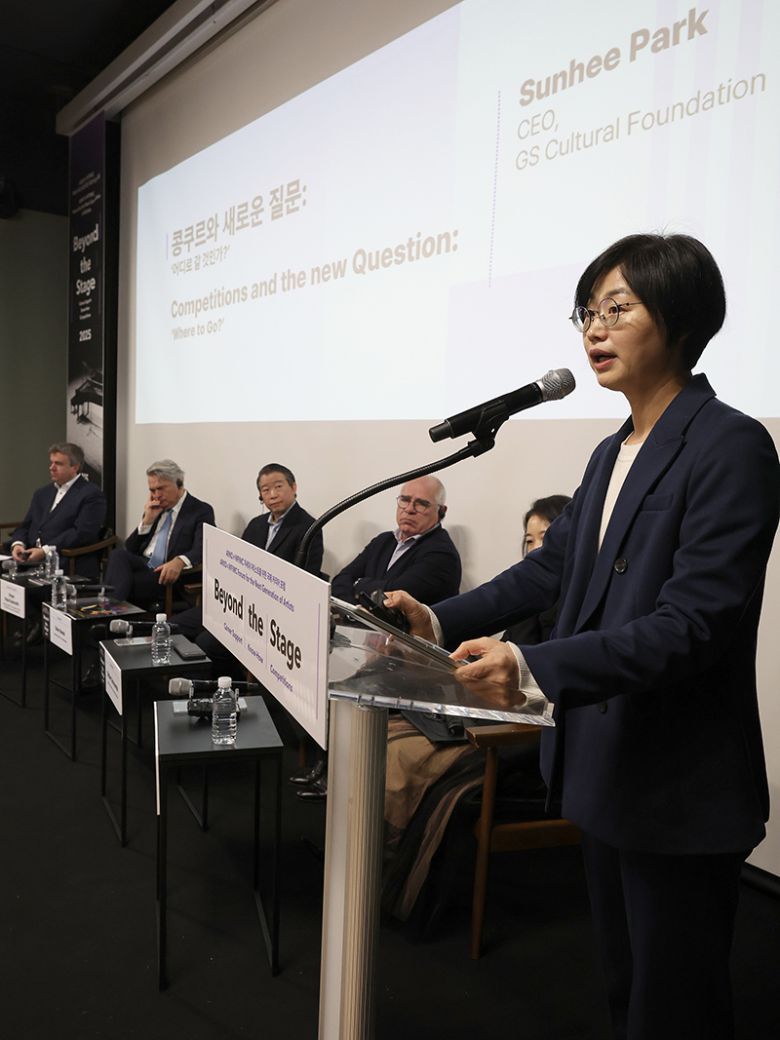 박선희 GS문화재단 대표이사가 5일 서울 종로구 대학로 예술가의집에서 차세대 아티스트를 위해 열린 국제 커리어 포럼 ‘비욘드 더 스테이지 2025’에서 연설하고 있다. 연합뉴스