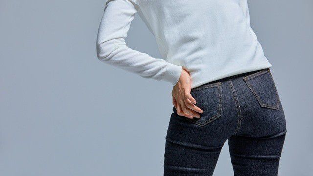 고관절 통증을 방치하면 퇴행성 고관절염 등의 질환으로 이어질 수도 있다. 게티이미지뱅크