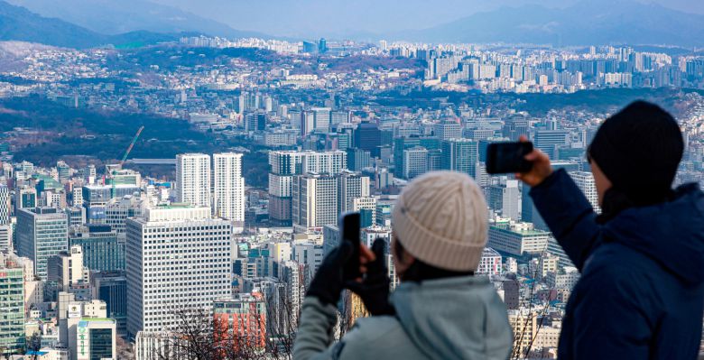 서울 남산에서 바라본 아파트 단지의 모습. 뉴스1