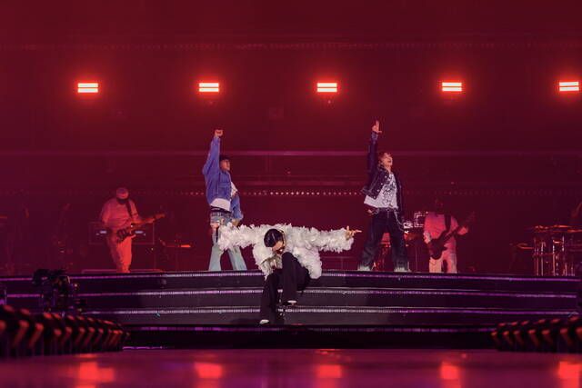 가수 G-DRAGON(지드래곤)이 지난 14일 서울 구로구 고척 스카이 돔에서 개최한 '지드래곤 2025 월드투어 위버멘쉬 인 서울 : 앙코르(G-DRAGON 2025 WORLD TOUR Übermensch IN SEOUL : ENCORE)' 마지막 공연에서 무대를 선보이고 있다. Galaxy Corporation