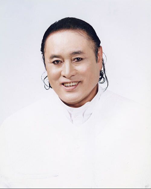 패션을 하나의 쇼이자 드라마로 확장한 앙드레 김. 예술과마을 제공