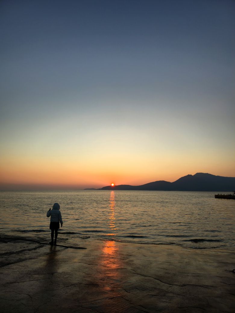 건평항 저녁 노을.