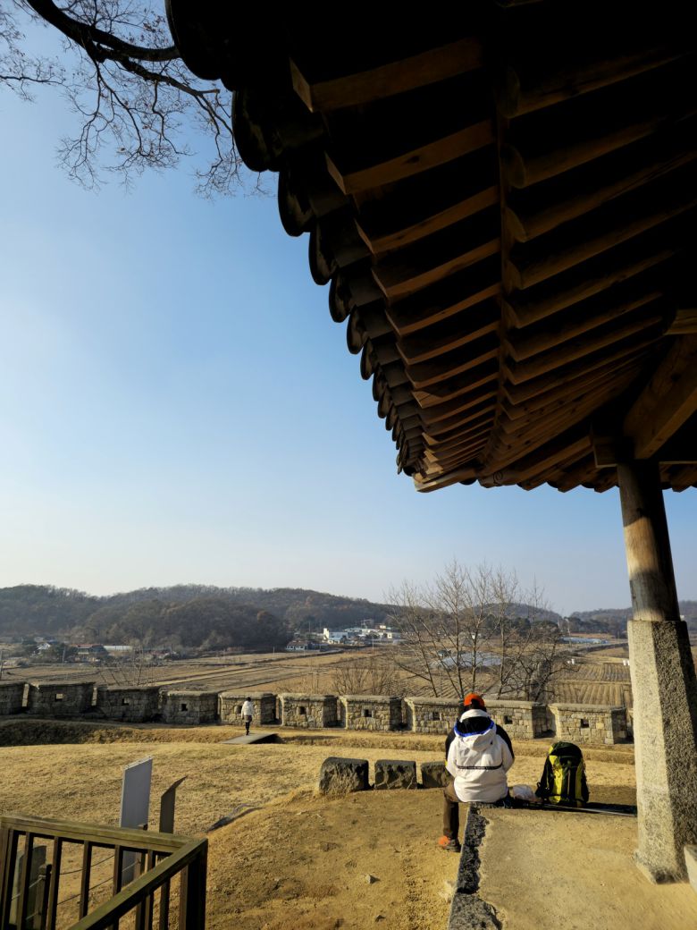 연미정과 월곶돈대 성곽.