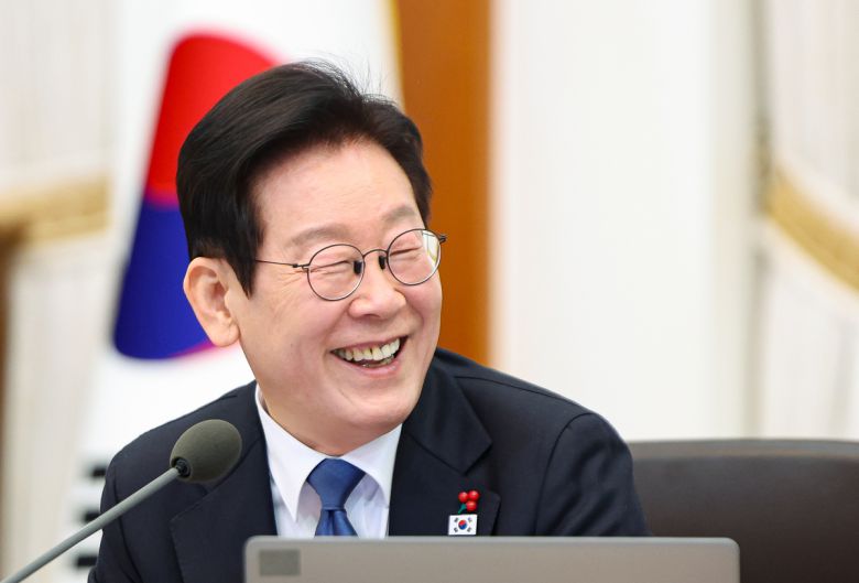 이재명 대통령이 30일 청와대에서 열린 국무회의에서 발언하고 있다. 연합뉴스