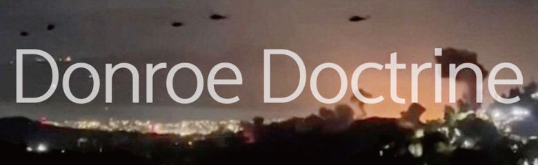 지난 3일(현지시간) 베네수엘라 수도 카라카스 상공을 비행하는 미군 헬기들. 카라카스=로이터연합뉴스