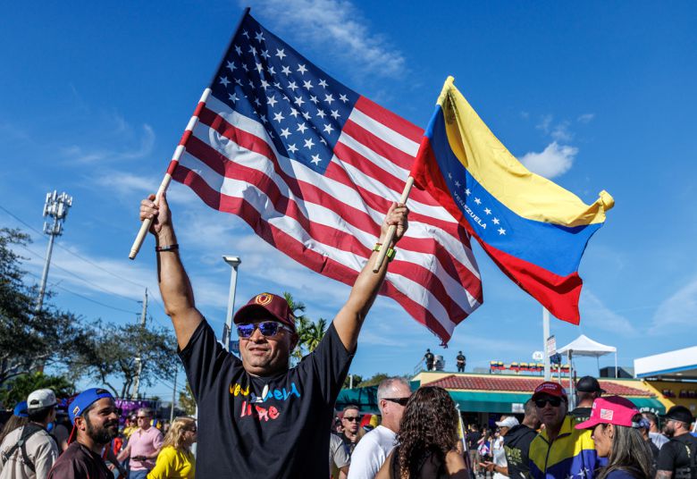 마두로 체포를 환영하는 미국 거주 베네수엘라인. 마이애미=EPA연합뉴스